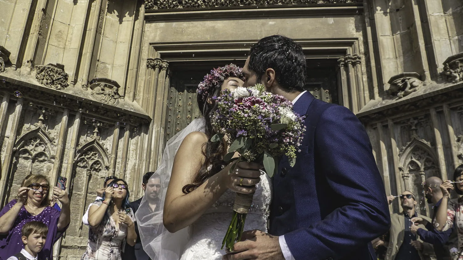 Beso de los recién casados