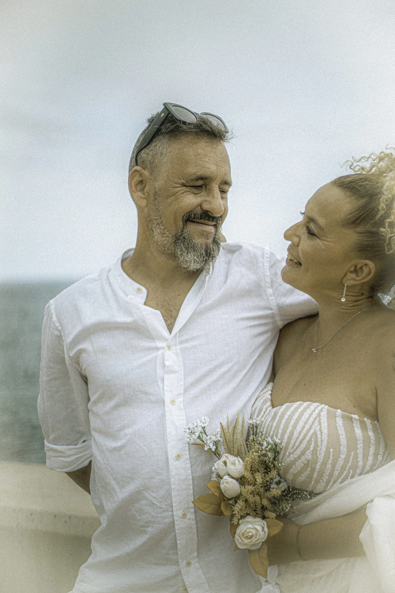 Miradas enamoradas post boda