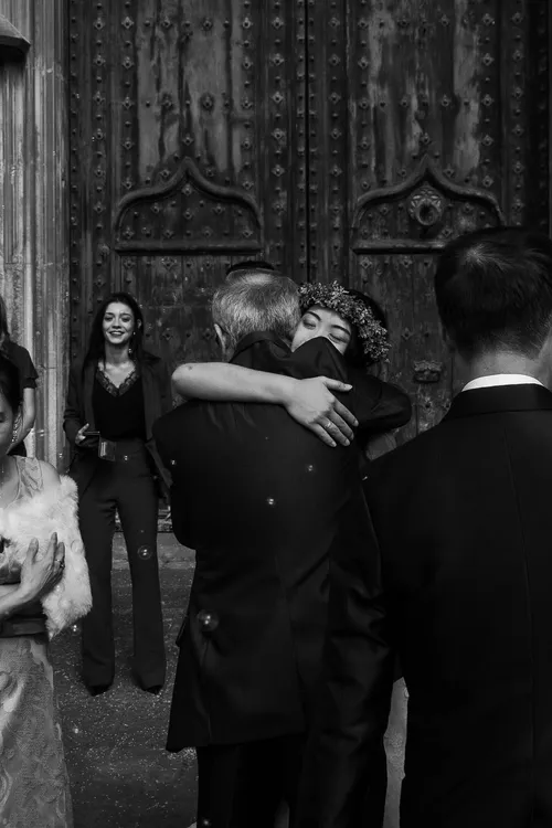 Novia recién casada se despide de su padre